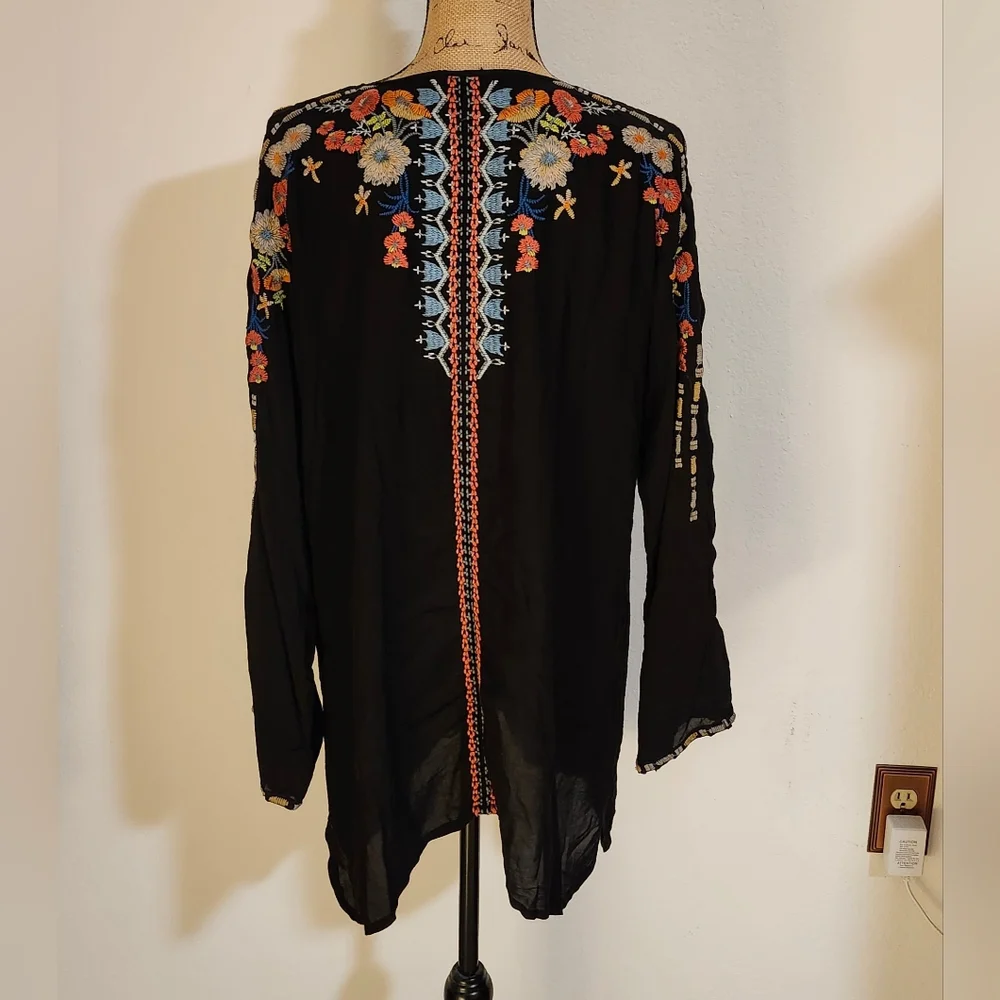 Johnny Was Black Embroidered Tie Front Blouse Sz XL - Picture 2 of 5